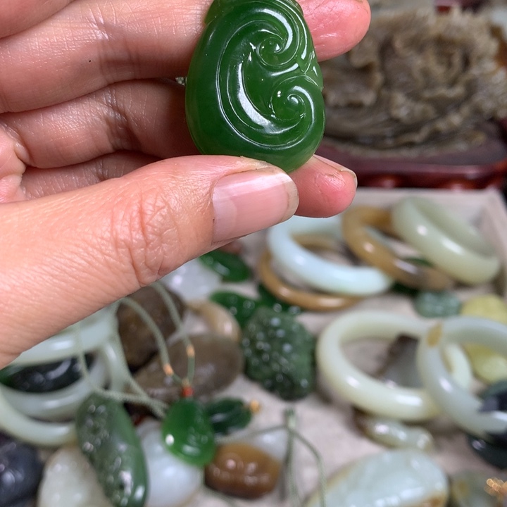 ****快和田玉（糖玉）未镶嵌手镯