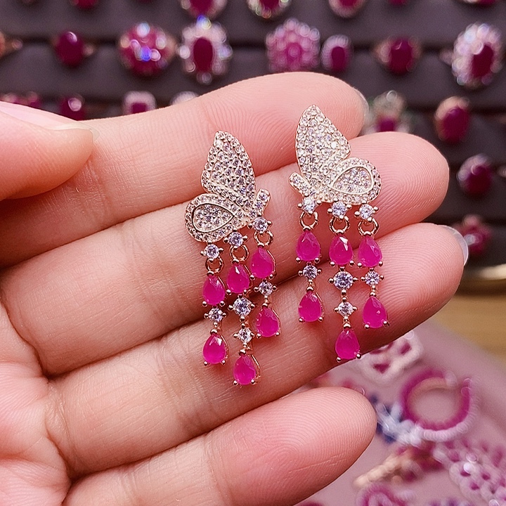 银S925镶嵌红宝石耳饰