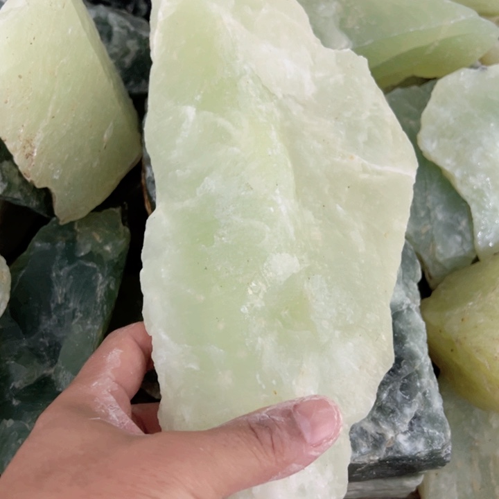 蛇纹石玉未镶嵌珠宝奇石