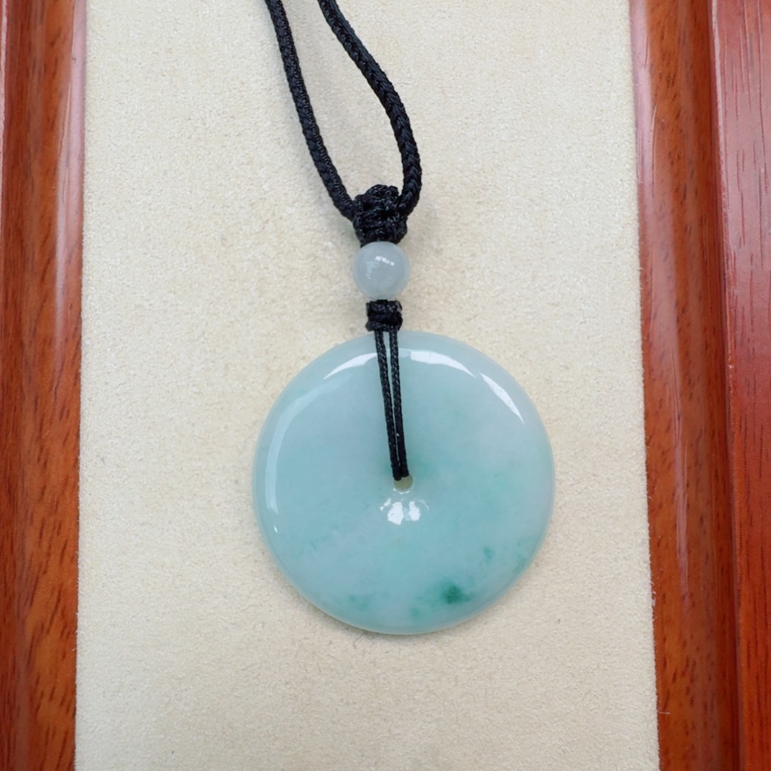 临***司翡翠未镶嵌颈饰孤品