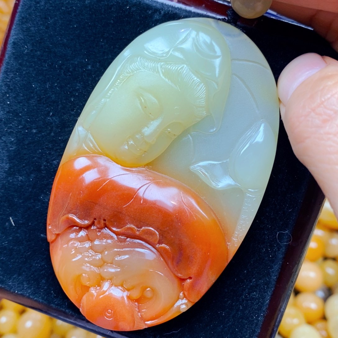 石英质玉（黄龙玉）颈饰未镶嵌