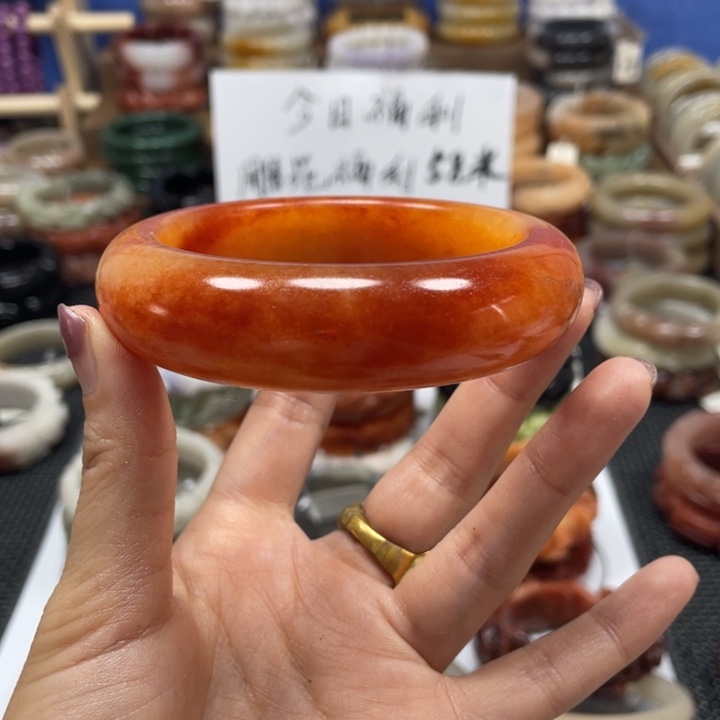 石英质玉手镯未镶嵌