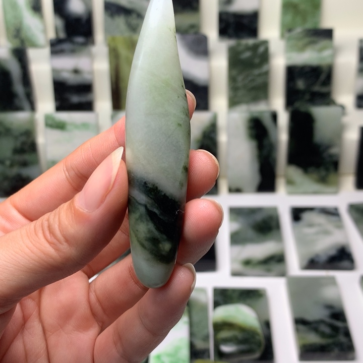 独山玉颈饰未镶嵌