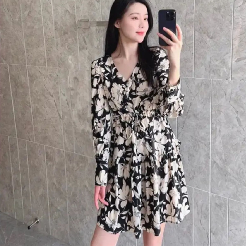 商场同款2025春季新款V领碎花茶歇长袖连衣裙女装1500442