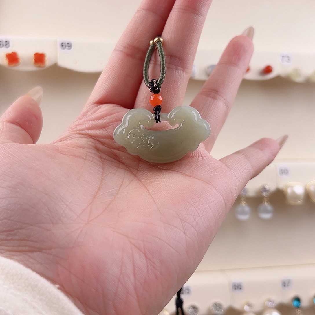 和田玉吊坠(不含链)未镶嵌空***格