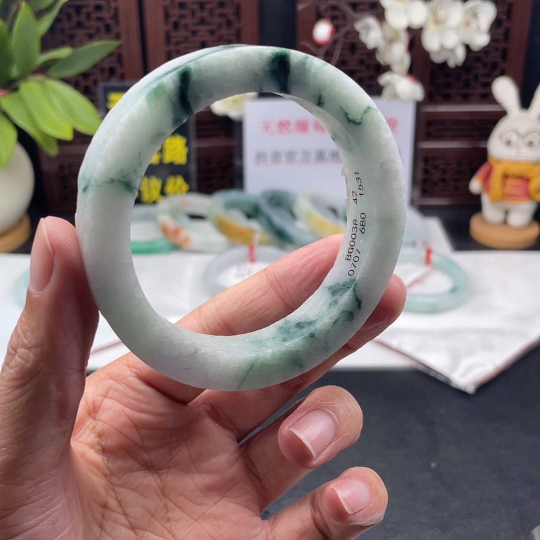 定制翡翠未镶嵌翡翠手镯定制