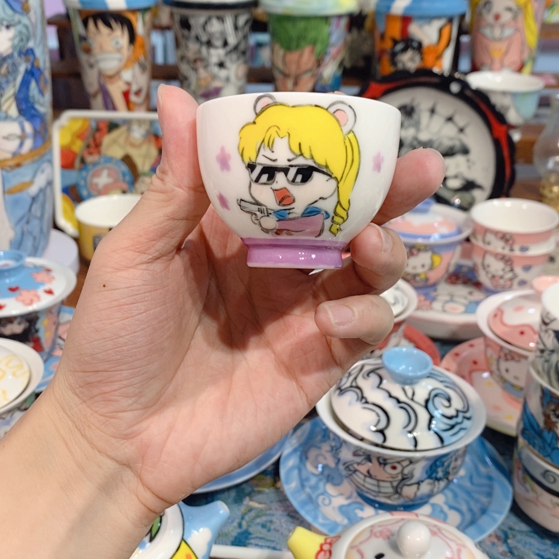 都是釉下彩手绘陶瓷