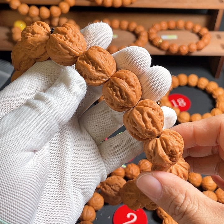 文玩核桃手串诚**待小核桃手串