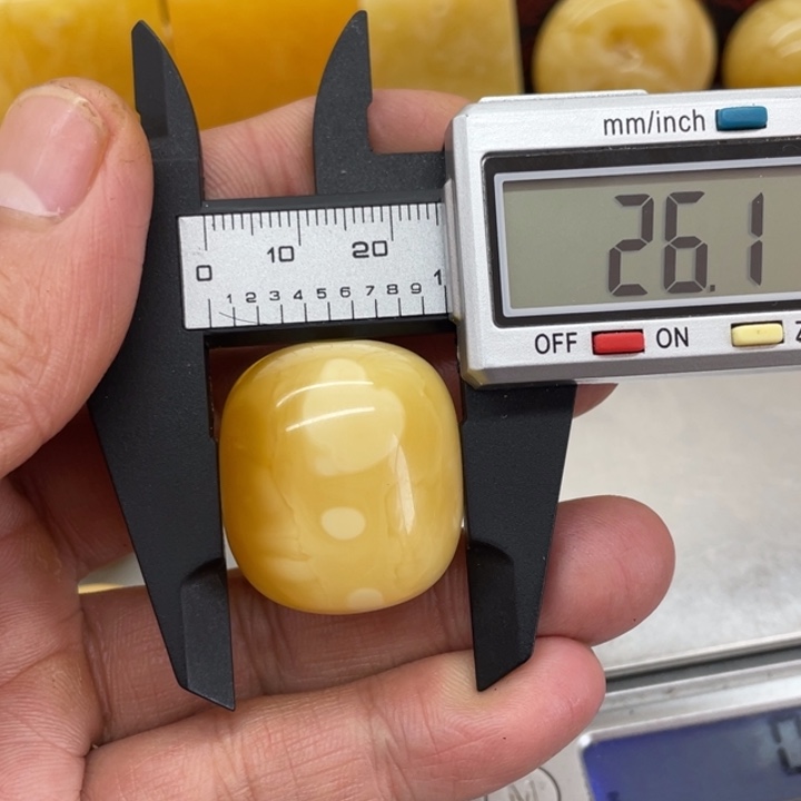 琥珀裸石未镶嵌桶珠