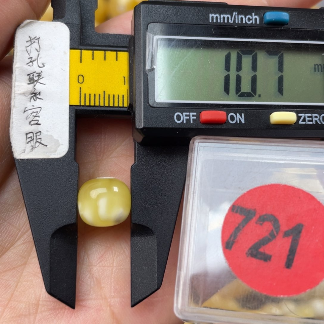 未镶嵌蜜蜡珠宝奇石