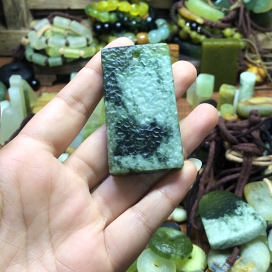 未镶嵌岫玉吊坠好**7