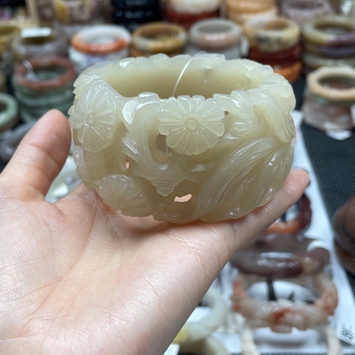 石英质玉手镯未镶嵌