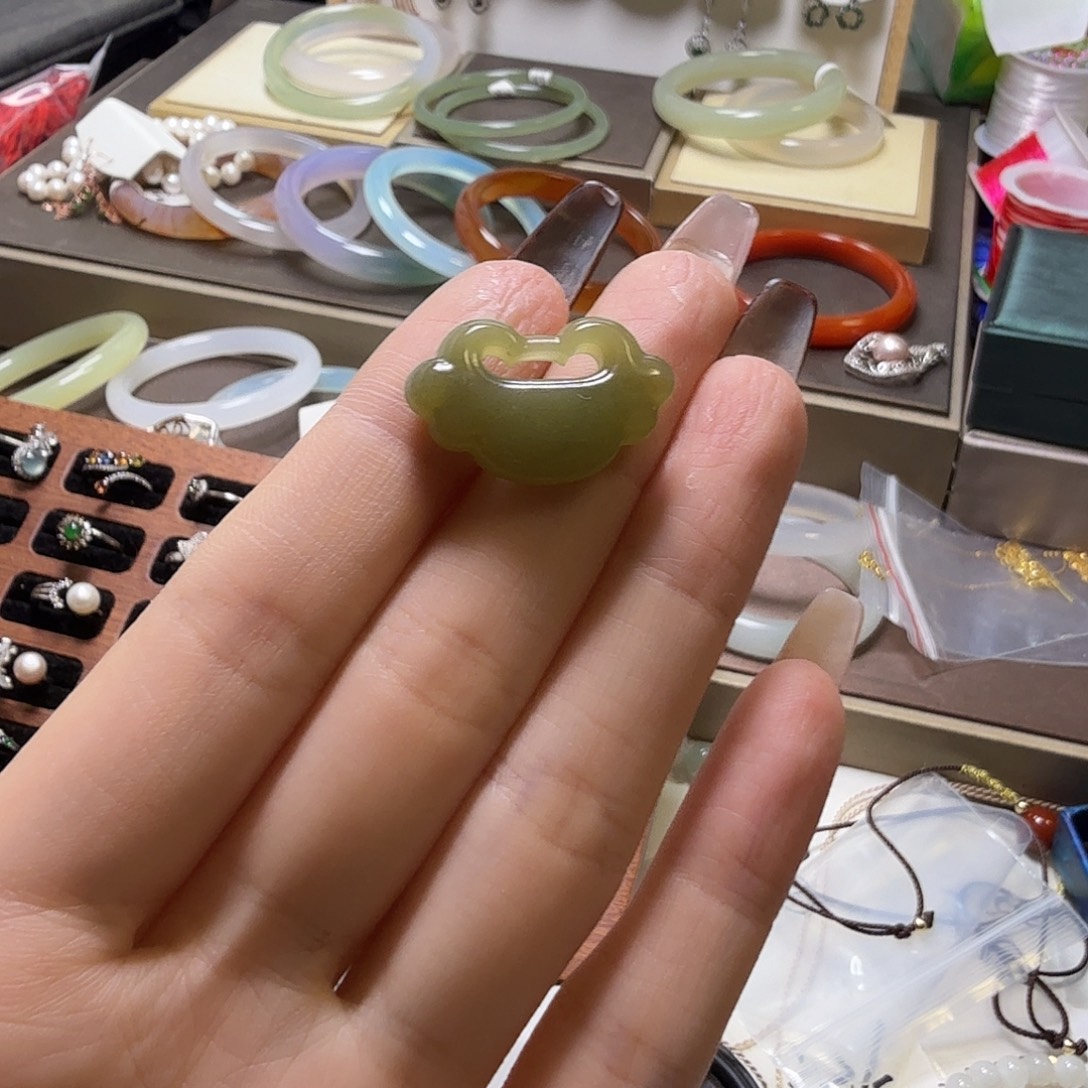 石英质玉未镶嵌手链