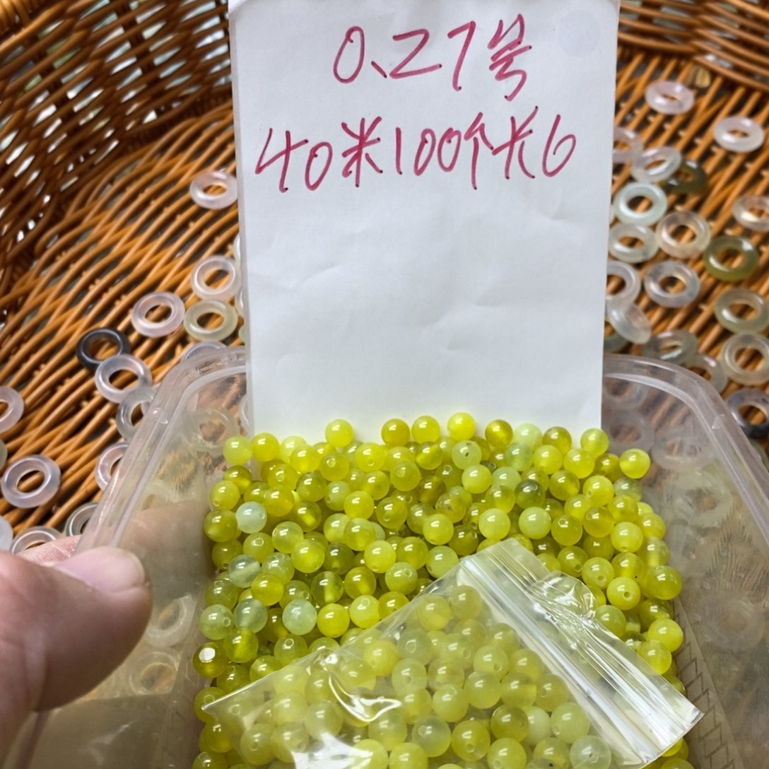 蛇纹石玉挂坠未镶嵌