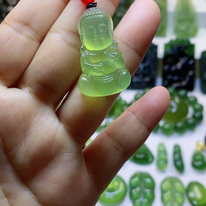 蛇纹石玉颈饰未镶嵌