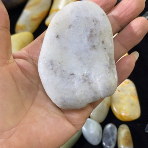 未镶嵌和田玉（糖玉）车挂