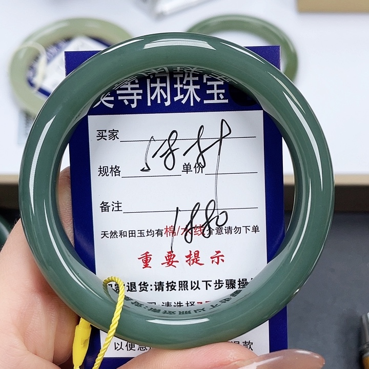 和田玉手镯未镶嵌
