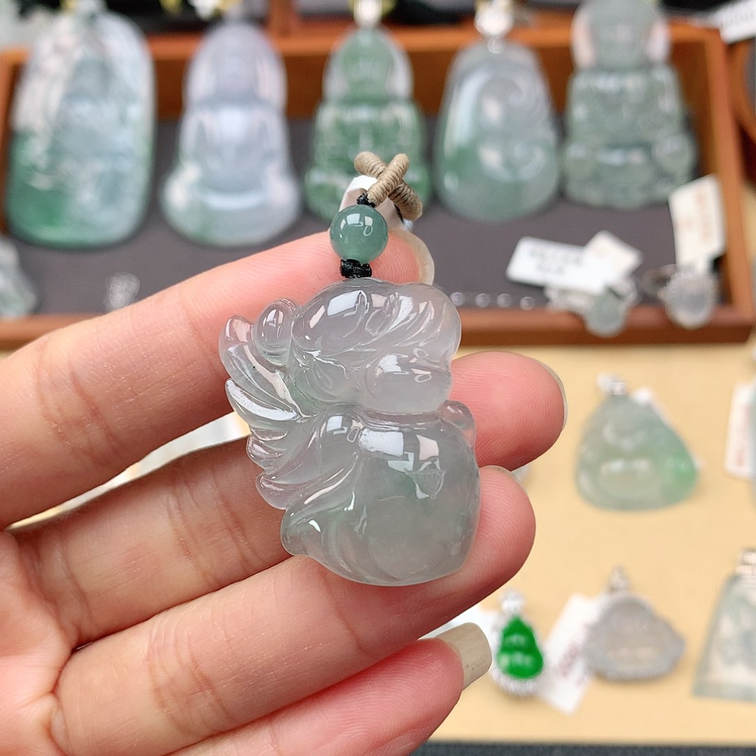 翡翠颈饰未镶嵌仙子