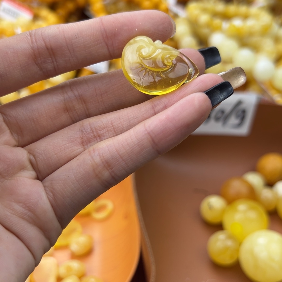 琥珀珠宝奇石未镶嵌