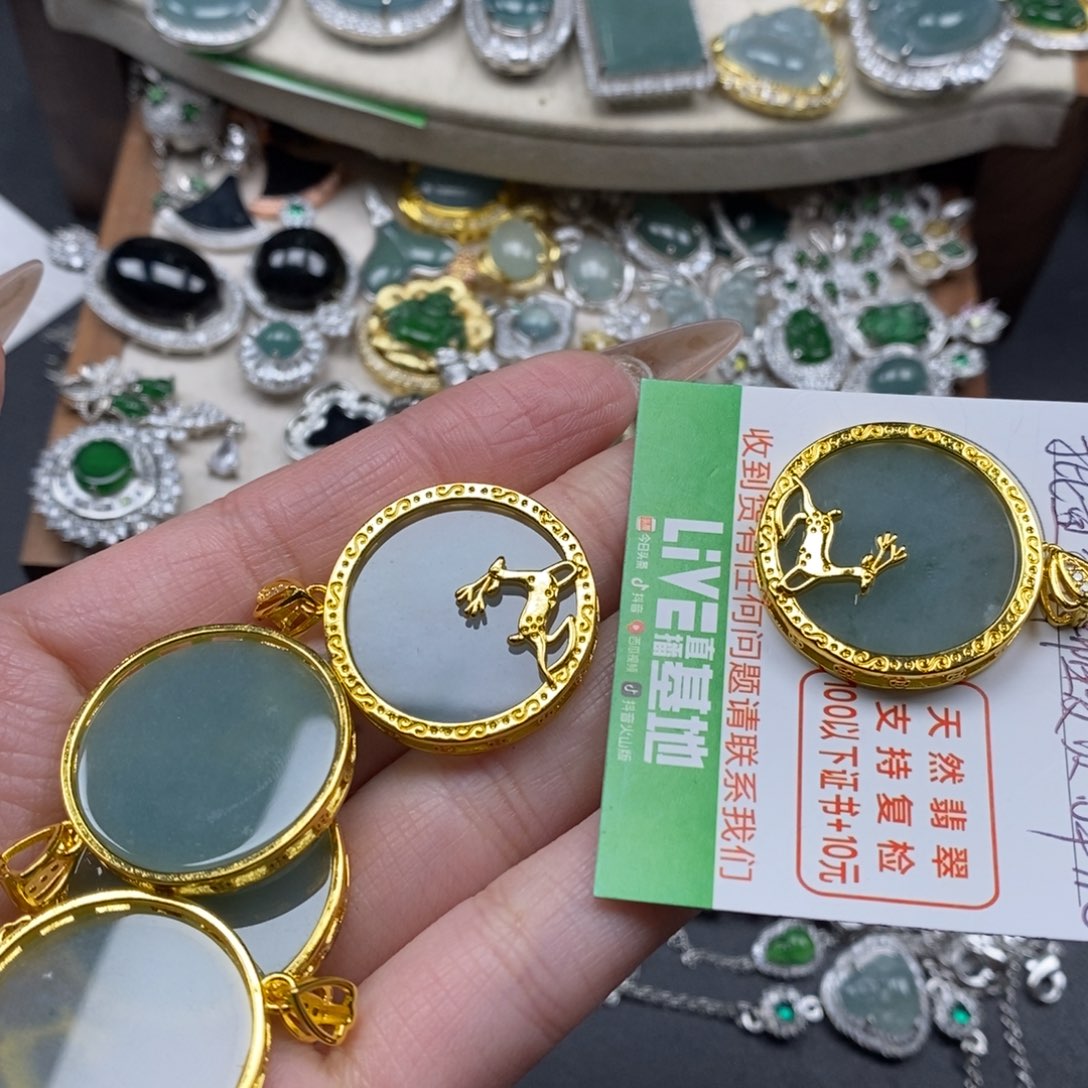 翡翠颈饰未镶嵌翡翠