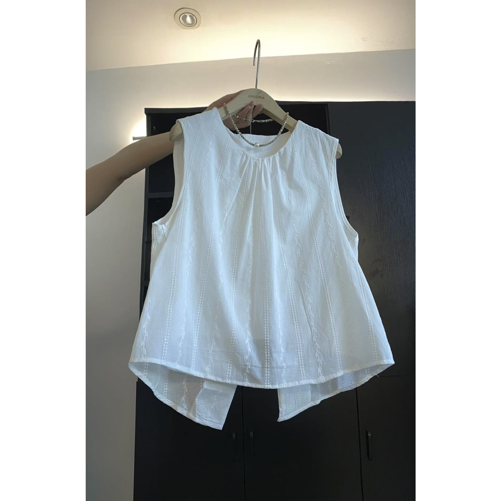 璎婲sᴀᴋᴜʀᴀ【里尔午后】图韩版U型领气质重工刺绣提花燕尾无袖衬衫