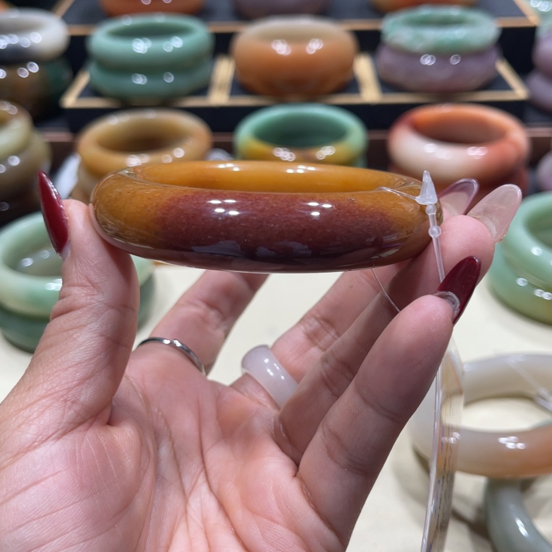 未镶嵌手镯石英岩玉