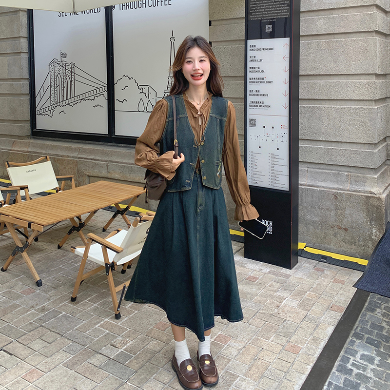 复古衬衫牛仔马甲三件套春秋女2025新款宽松设计感半身裙时尚套装