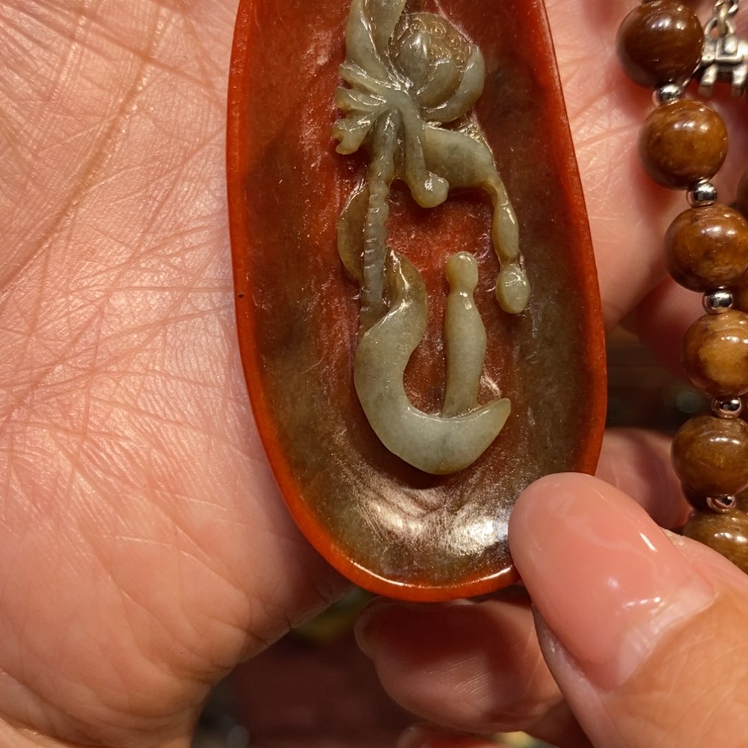 翡翠吊坠(赠链)未镶嵌