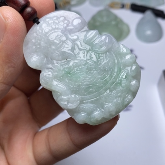 翡翠未镶嵌颈饰翡翠