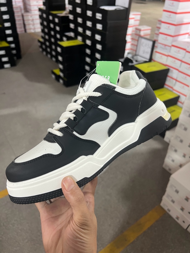 241066 黑色（B区）男款厚底运动板鞋