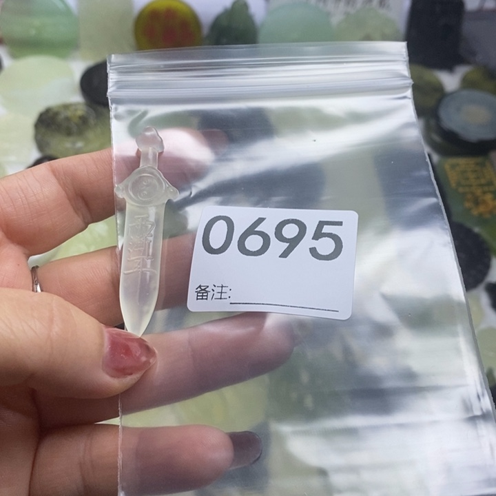 蛇纹石玉颈饰合金一****湖