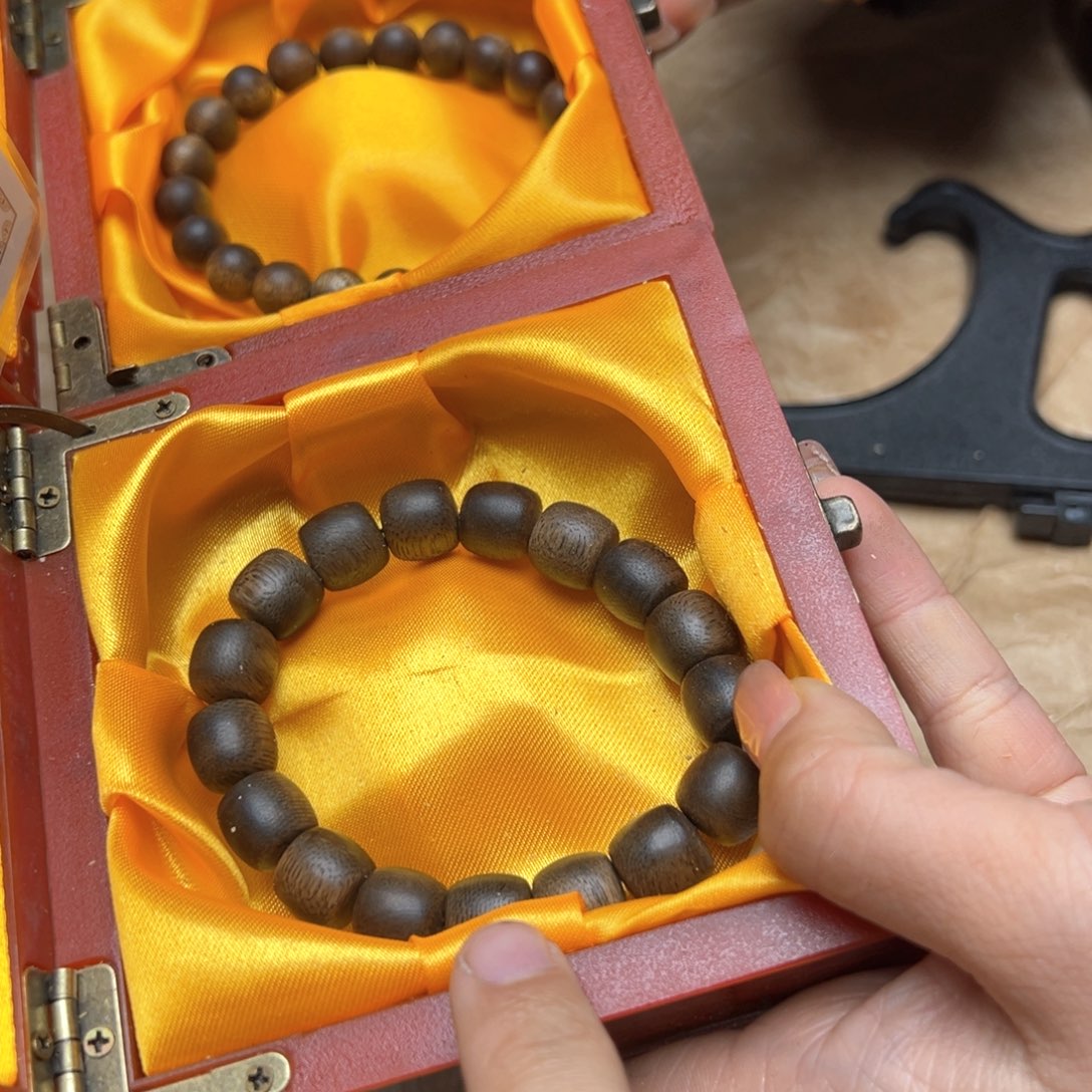 大叶紫檀（黑酸枝木类）