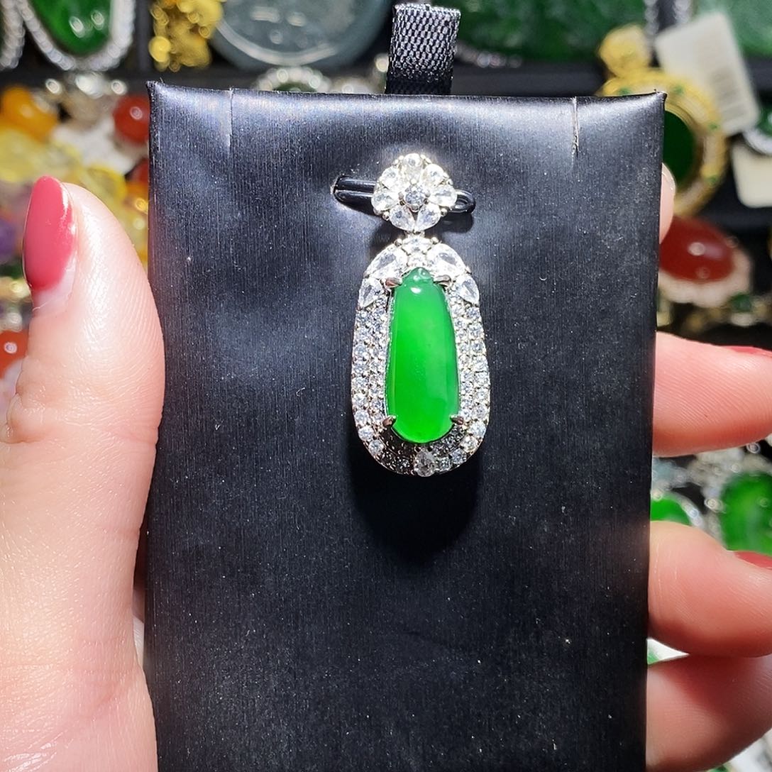 翡翠未镶嵌颈饰吊坠