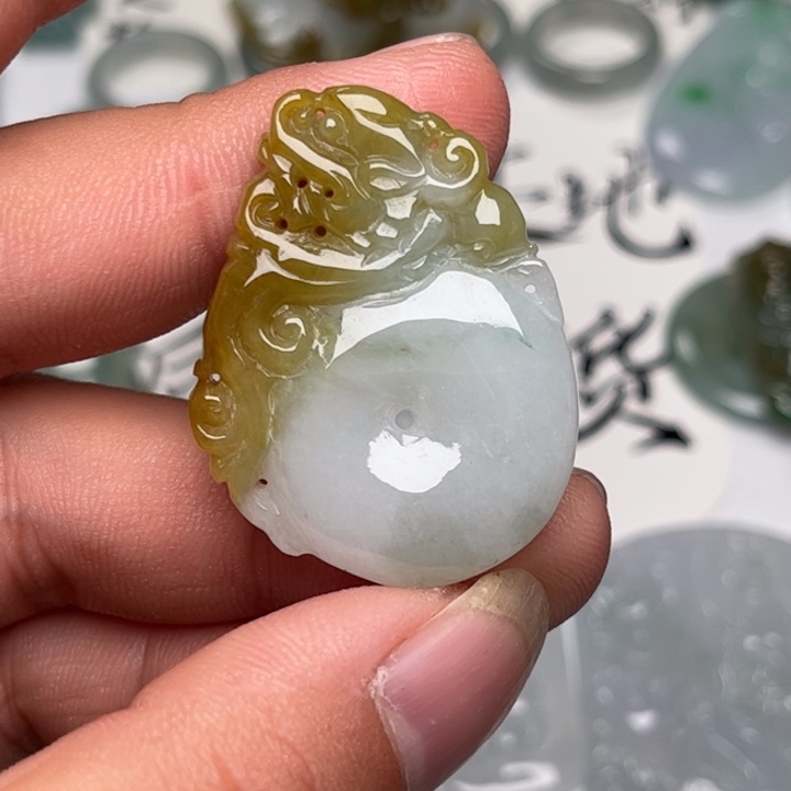 翡翠未镶嵌颈饰龙扣