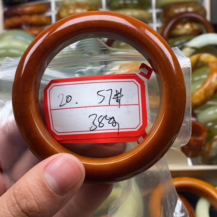 蛇纹石玉颈饰未镶嵌莓***?