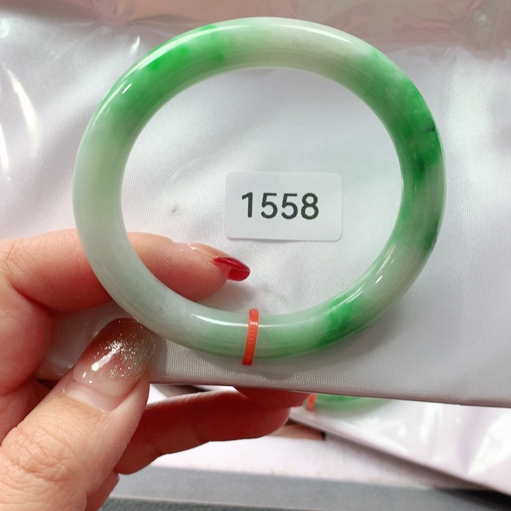 翡翠手镯（贵妃镯）未镶嵌六*