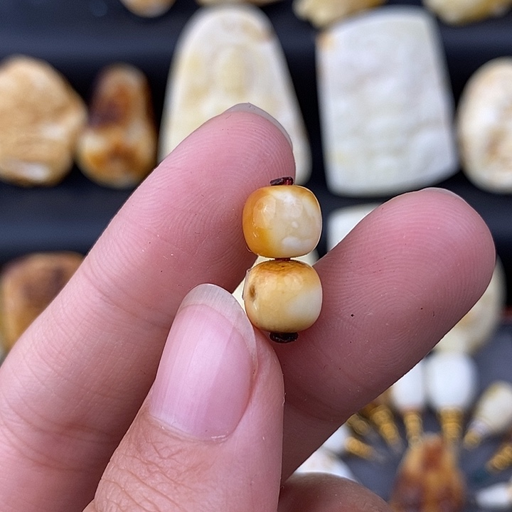 琥珀未镶嵌裸石8对珠c561