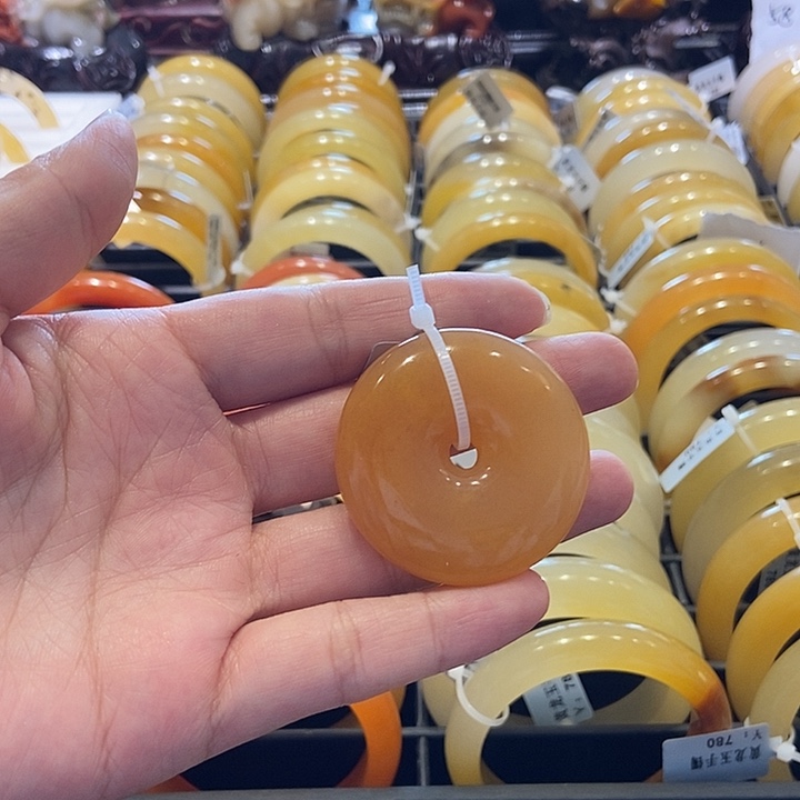 石英质玉（黄龙玉）手镯未镶嵌