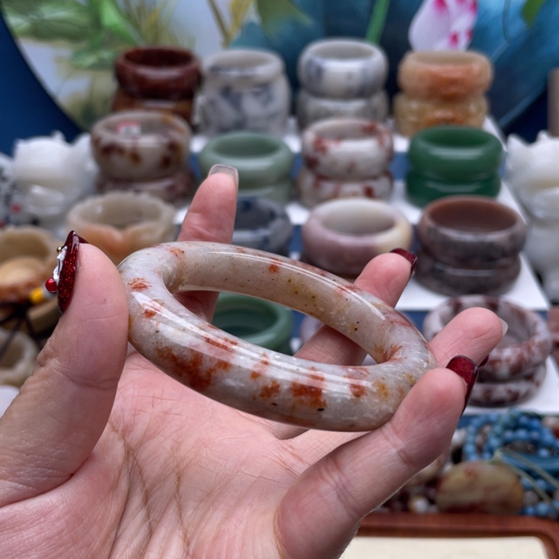 石英质玉手镯未镶嵌