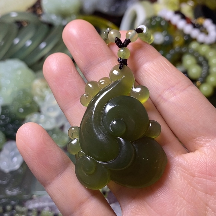 岫玉岫玉颈饰未镶嵌