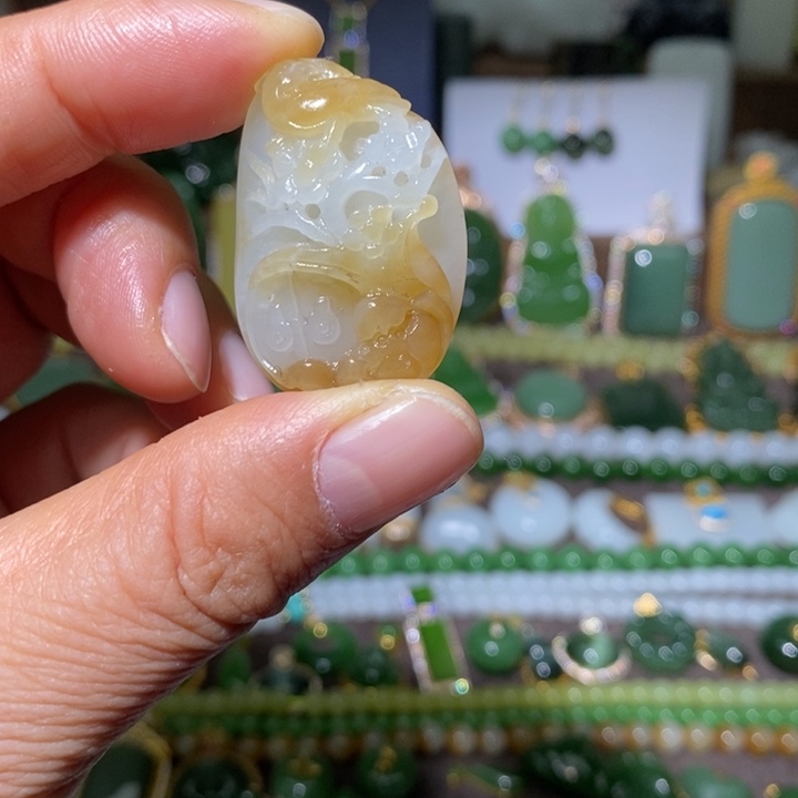 蝉***末和田玉（糖玉）未镶嵌颈饰