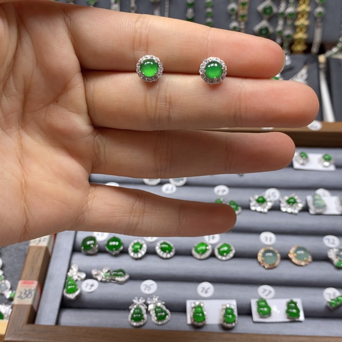 翡翠颈饰银S925镶嵌翡翠耳钉