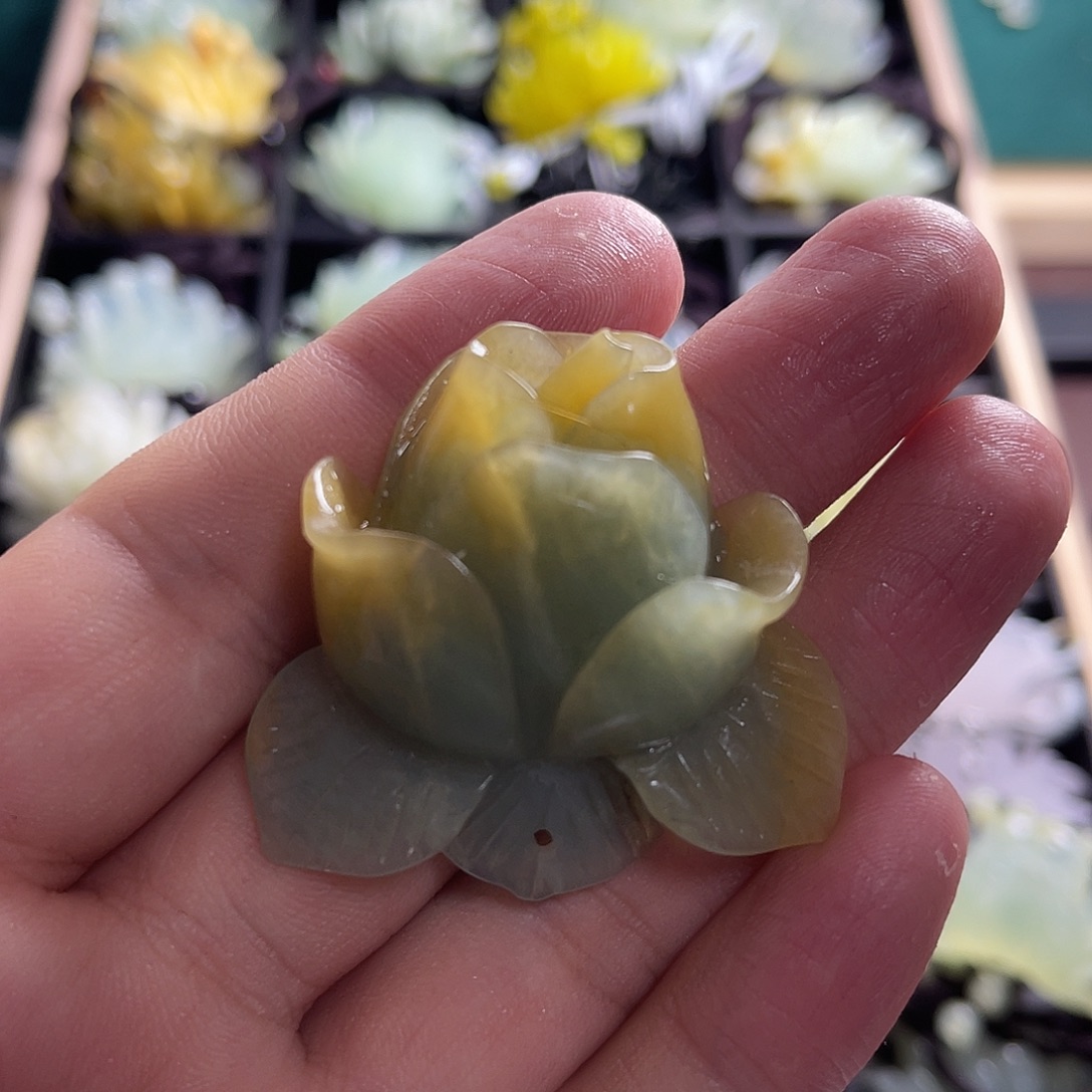 玩***好蛇纹石玉未镶嵌颈饰