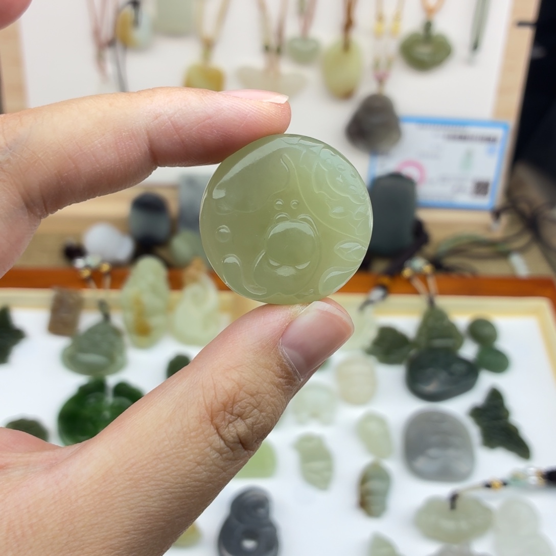 颈饰未镶嵌和田玉