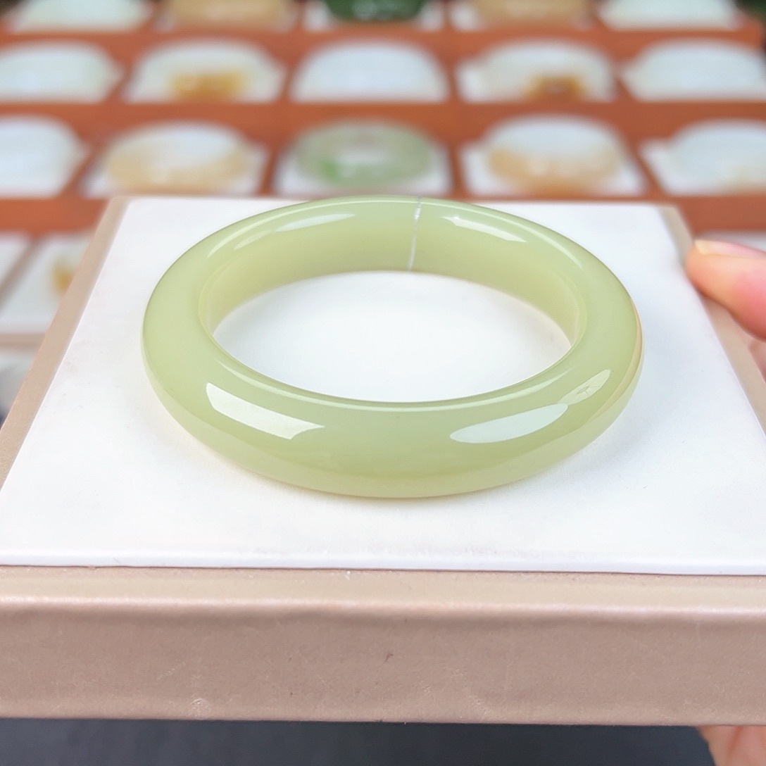 和田玉手镯未镶嵌和田玉黄口手镯