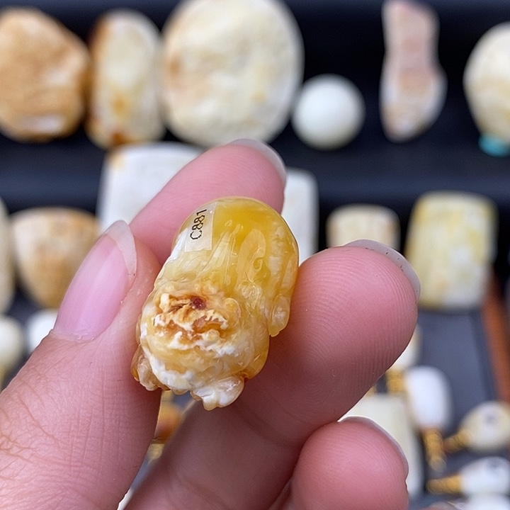 琥珀未镶嵌裸石貔貅瑕疵c881