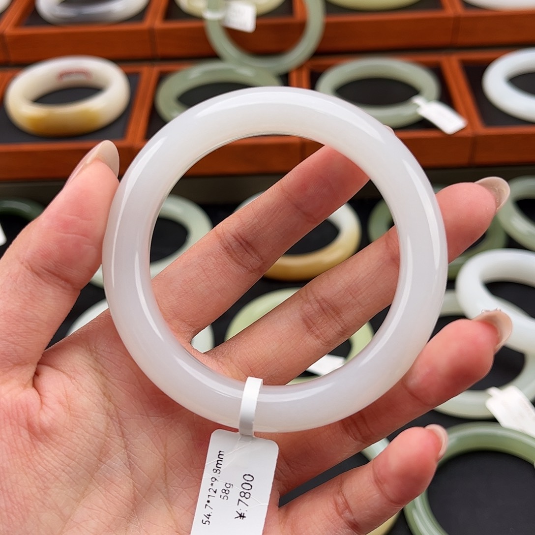 和田玉未镶嵌手镯