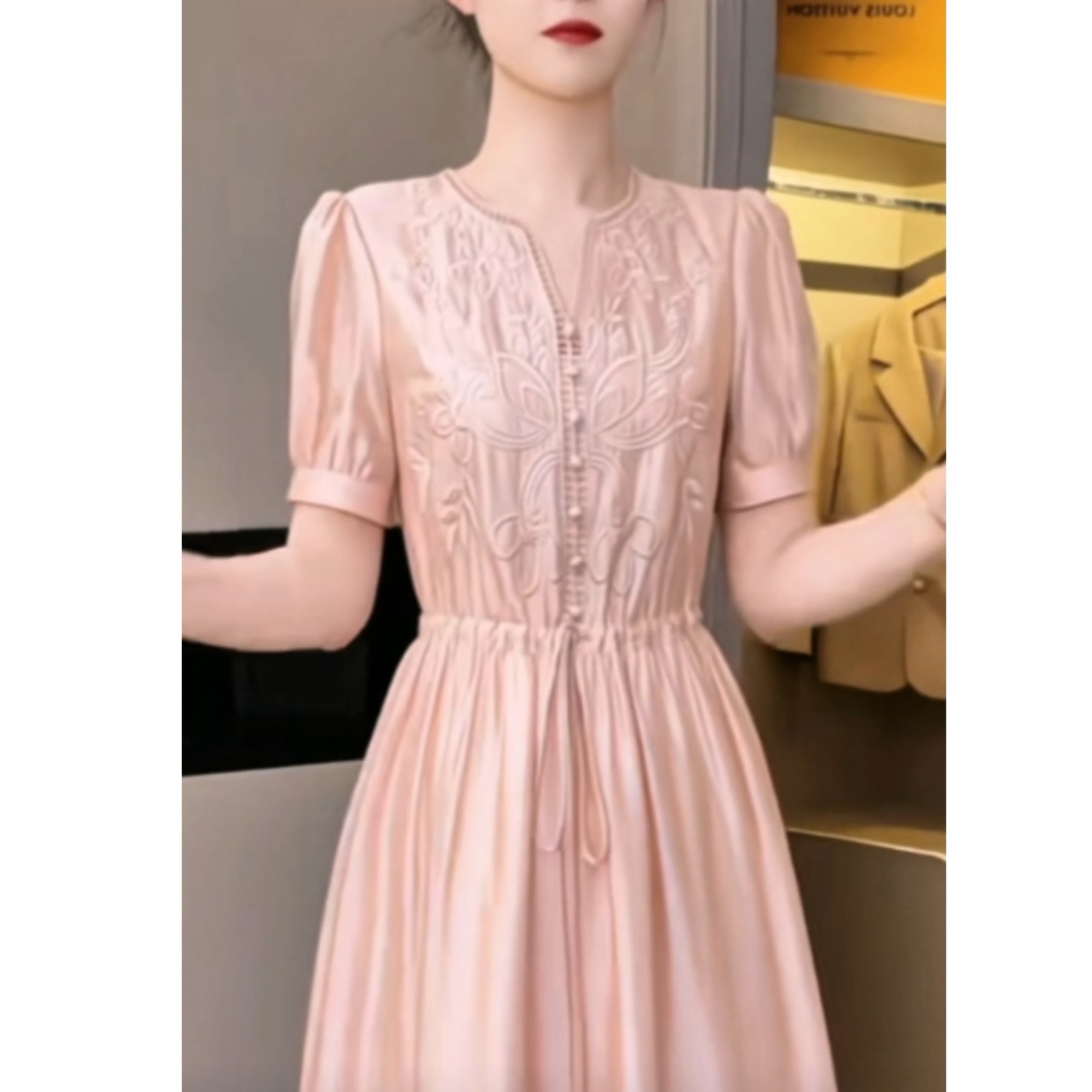 【清货+运费险】高档短袖连衣裙女气质名媛显瘦绣花时尚裙Q899