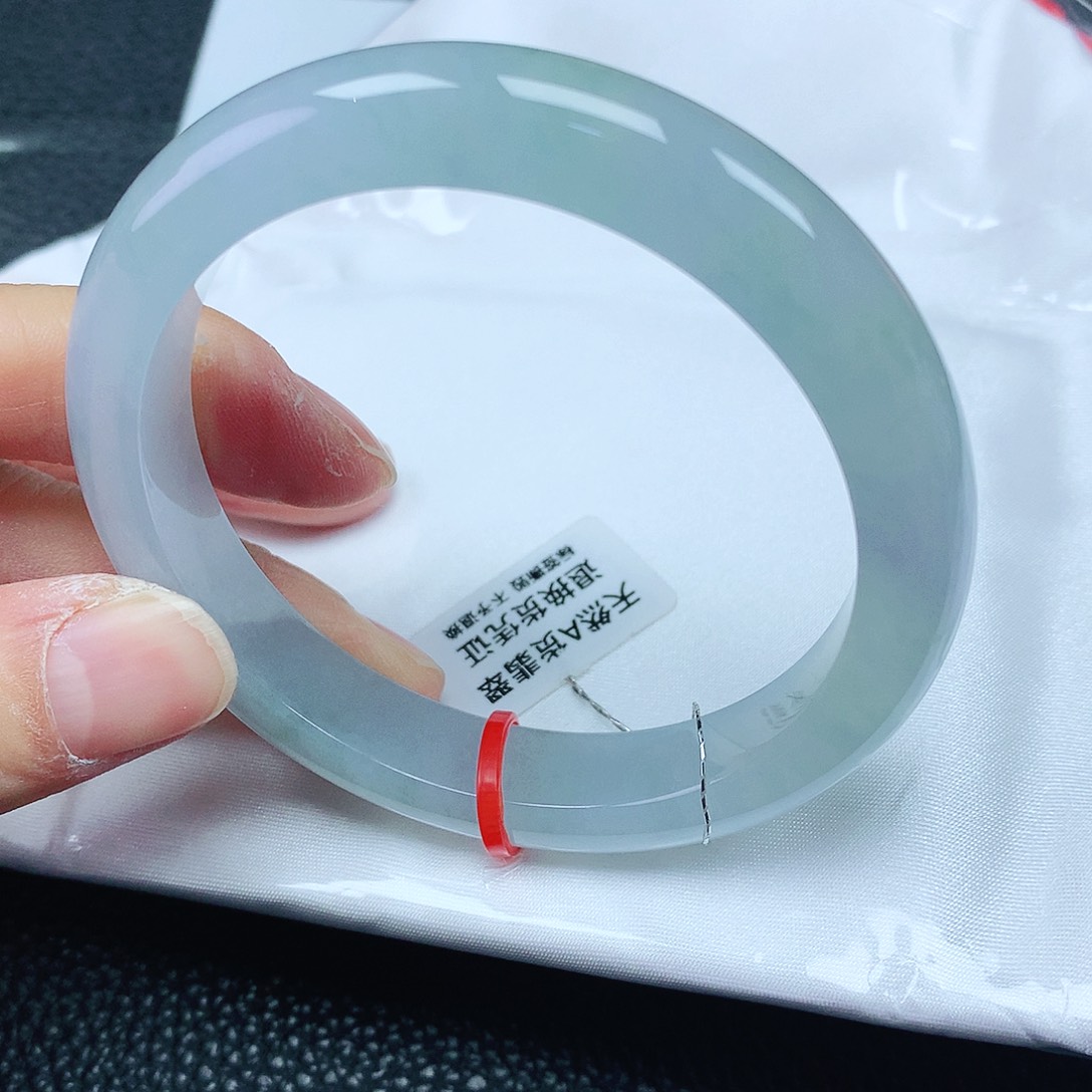 翡翠手镯未镶嵌55圈
