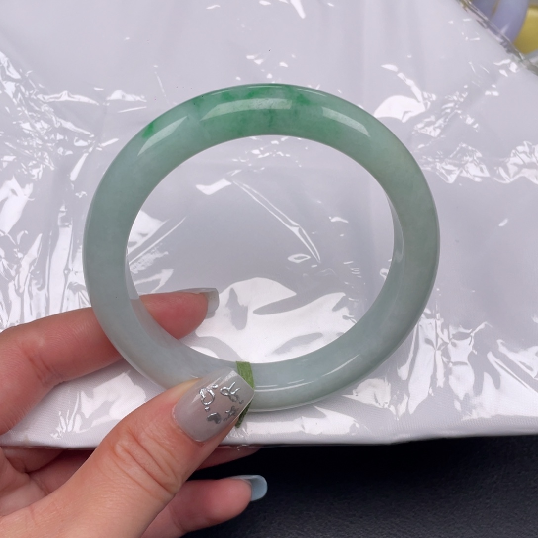 翡翠未镶嵌手镯1111